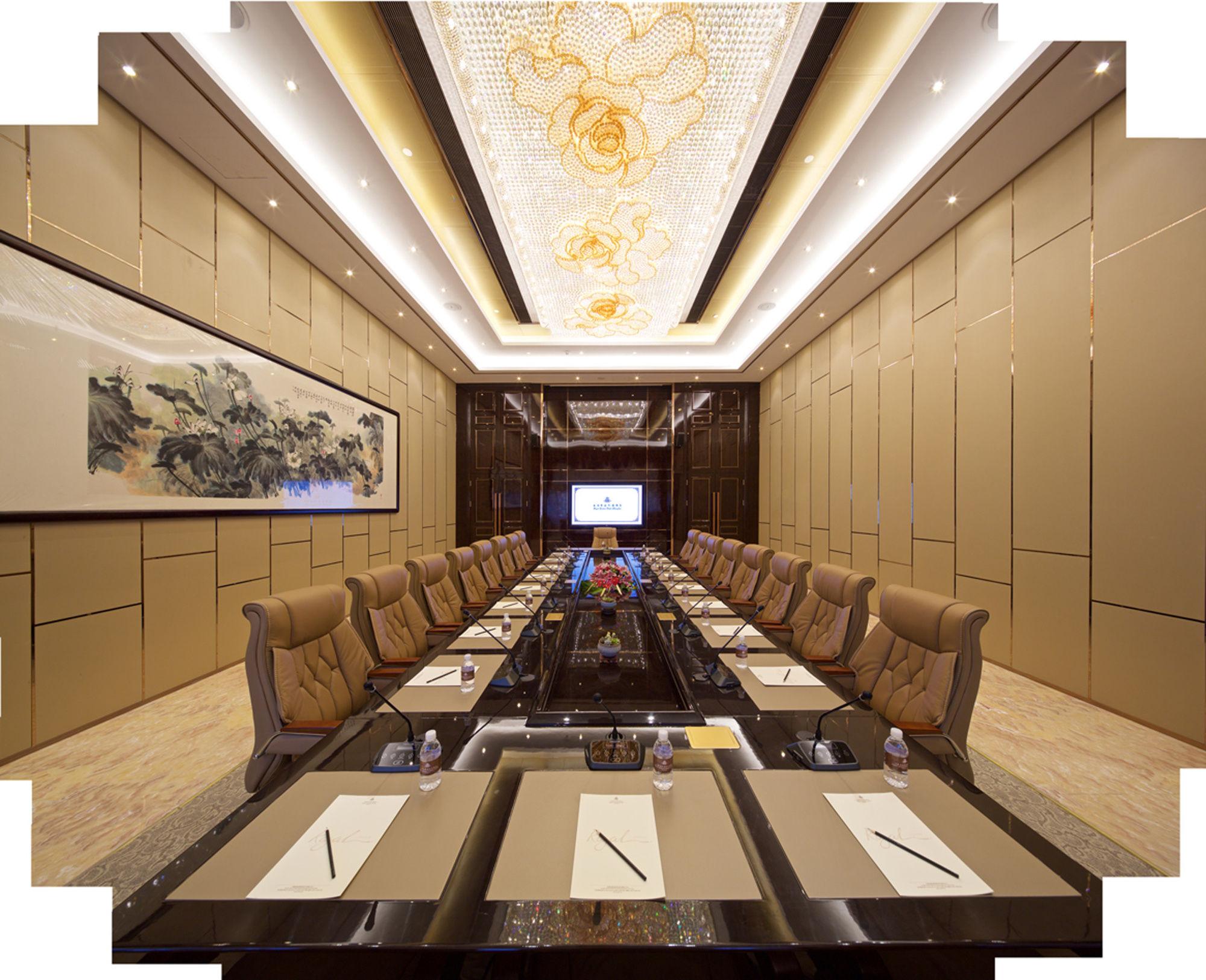 Royal Garden Hotel Shanghai-Free Shuttle To And From Disney & Pvg & Close Metro Line2 Easy To Sha New Expo Екстер'єр фото