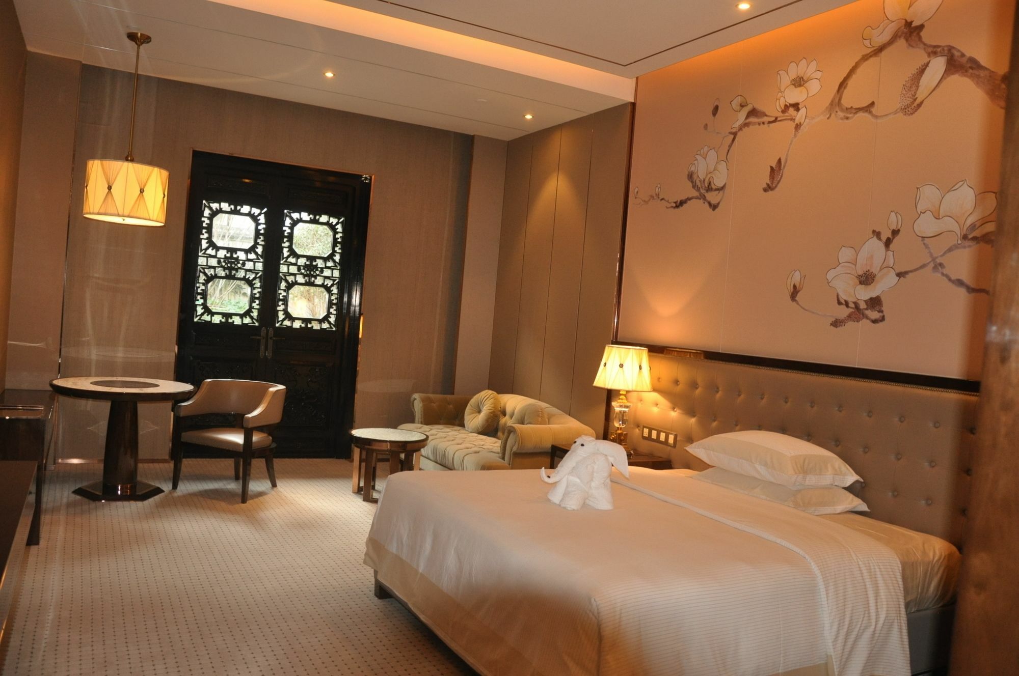 Royal Garden Hotel Shanghai-Free Shuttle To And From Disney & Pvg & Close Metro Line2 Easy To Sha New Expo Екстер'єр фото